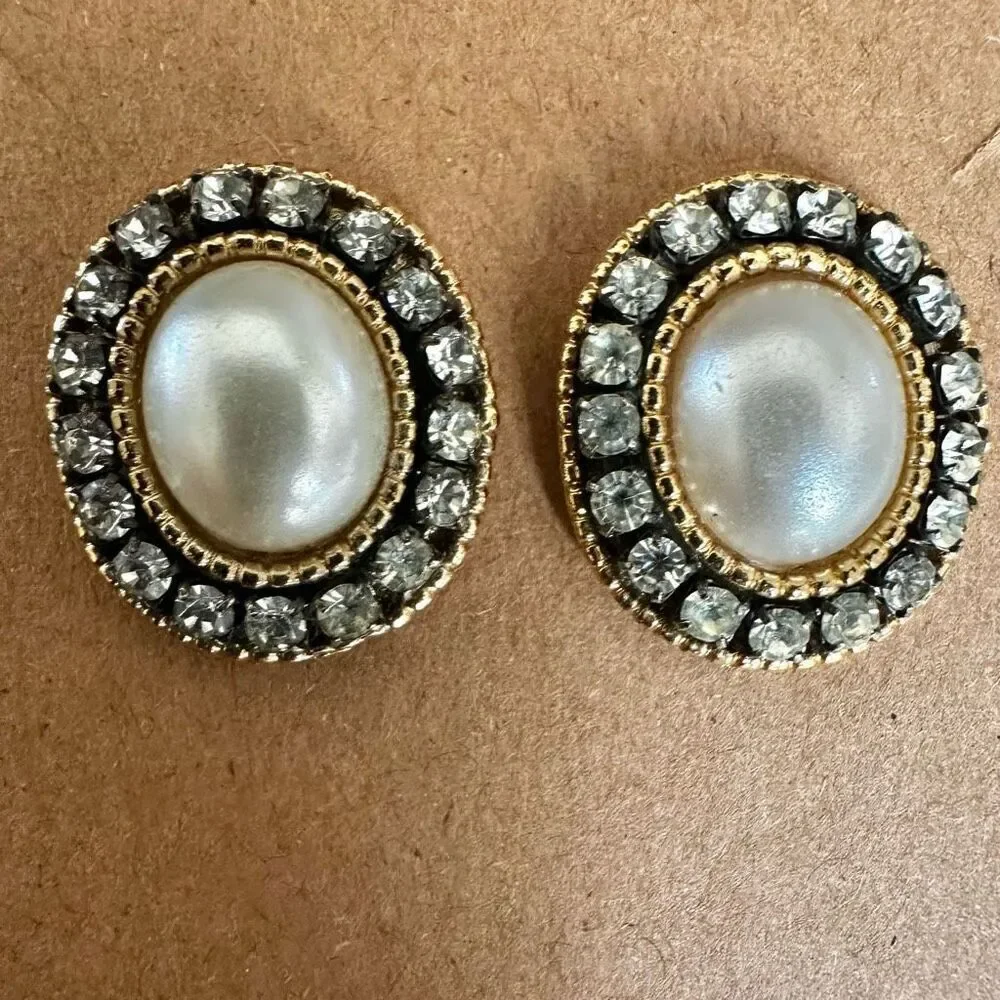 Vintage-Style Faux Pearl & Rhinestone Oval Stud Earrings